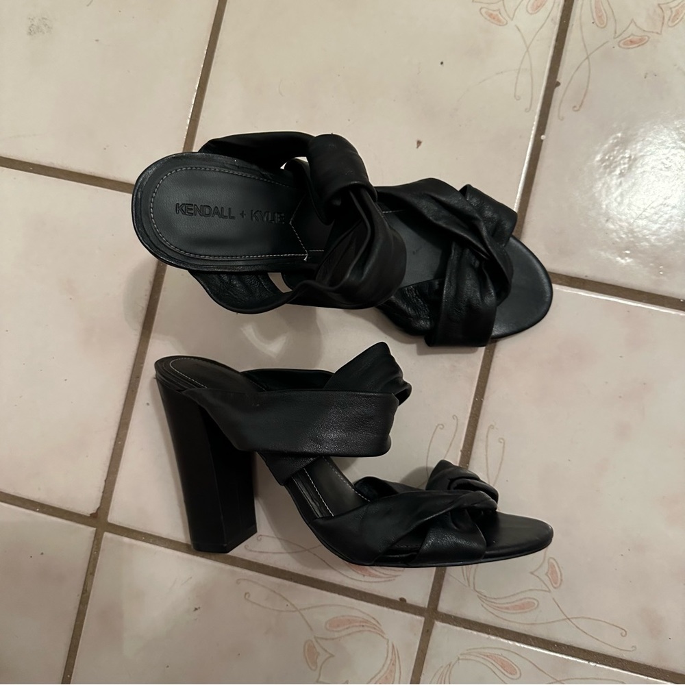 Kendall & Kylie Black Slide Heels with Crossover Straps | Size: 7
